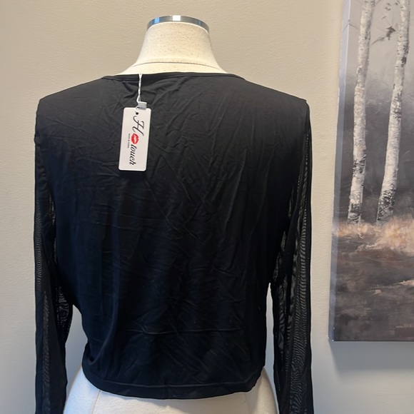 NWT black crop plunge neck top with mesh sleeves - Picture 3 of 4
